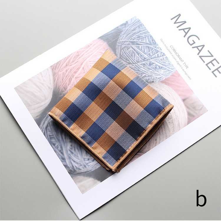 Vyrinė kišpinio servetėlė – vieno atspalvio džakardinė medžiaga, poliesterio pluoštas, pamušalas poliesteris, laisvas stilius