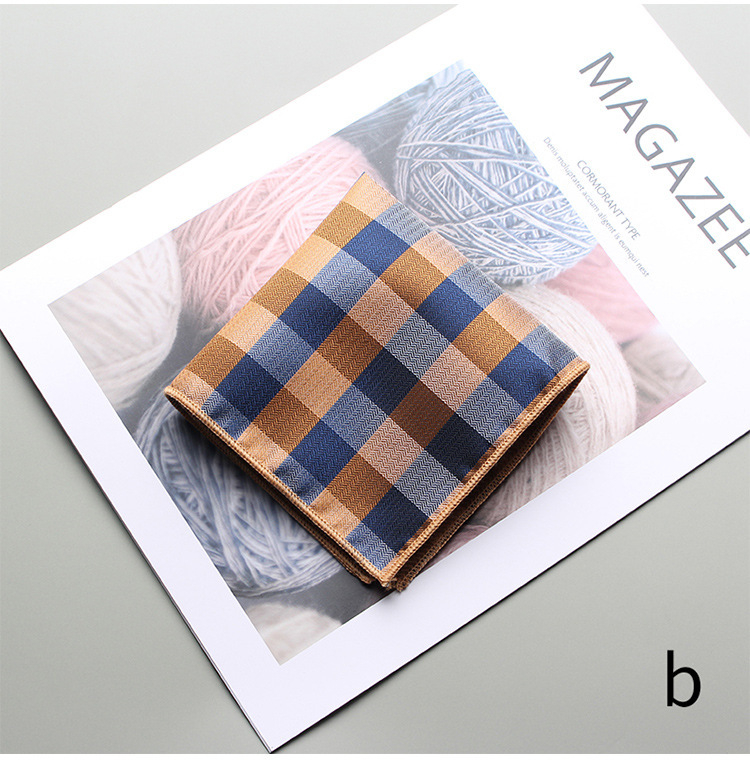 Vyrinė kišpinio servetėlė – vieno atspalvio džakardinė medžiaga, poliesterio pluoštas, pamušalas poliesteris, laisvas stilius