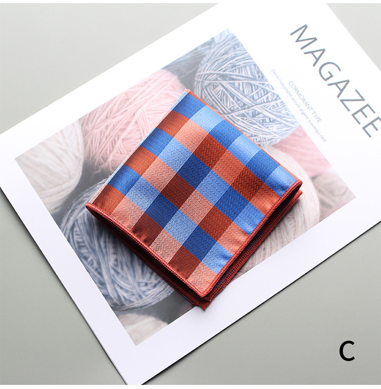 Vyrinė kišpinio servetėlė – vieno atspalvio džakardinė medžiaga, poliesterio pluoštas, pamušalas poliesteris, laisvas stilius