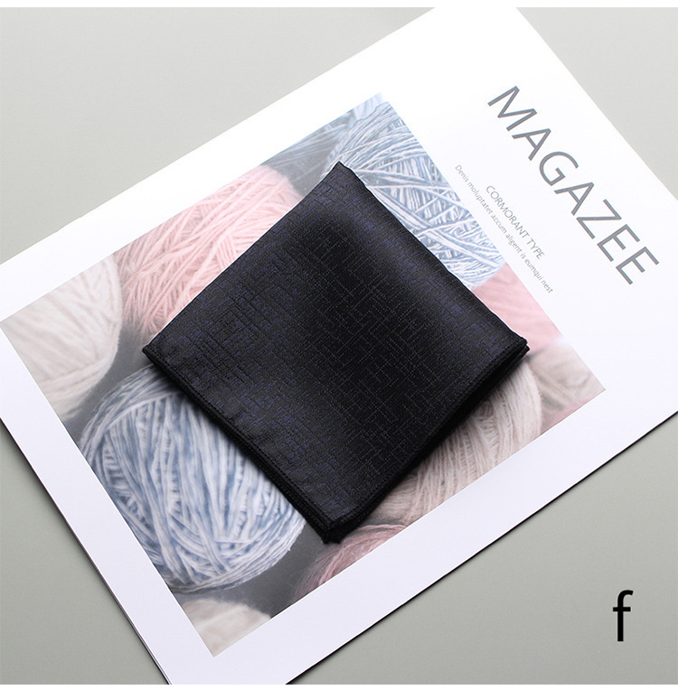 Vyrinė kišpinio servetėlė – vieno atspalvio džakardinė medžiaga, poliesterio pluoštas, pamušalas poliesteris, laisvas stilius