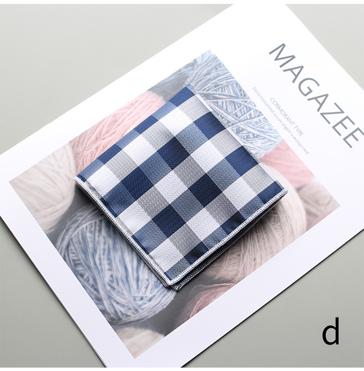 Vyrinė kišpinio servetėlė – vieno atspalvio džakardinė medžiaga, poliesterio pluoštas, pamušalas poliesteris, laisvas stilius