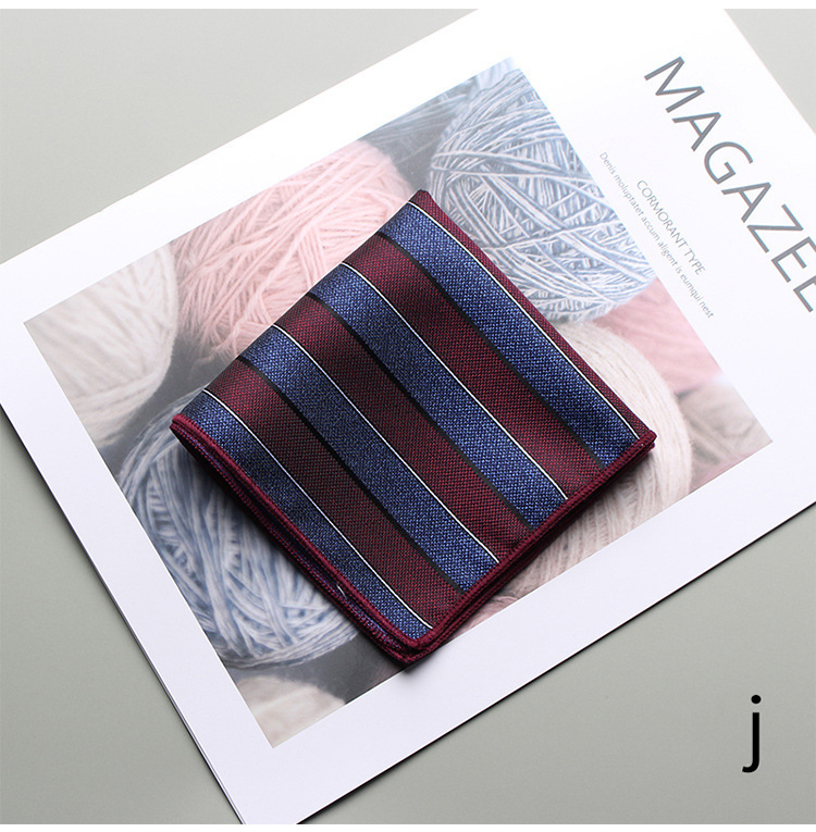 Vyrinė kišpinio servetėlė – vieno atspalvio džakardinė medžiaga, poliesterio pluoštas, pamušalas poliesteris, laisvas stilius