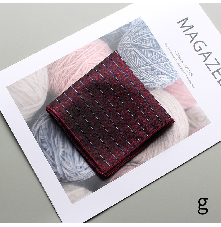 Vyrinė kišpinio servetėlė – vieno atspalvio džakardinė medžiaga, poliesterio pluoštas, pamušalas poliesteris, laisvas stilius