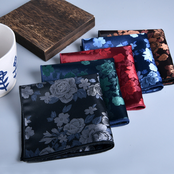 Vyrinė kišeninė servetėlė kostiumui, jacquard Paisley raštas, poliesterio pluoštas, administracinio stiliaus, lankstymo stilius, 2025 metų žiema