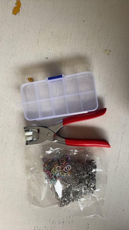 Комплект инструмент за монтаж на копчета с пет зъба – сплавен материал, пет зъб копче, за палта, дънки, ризи и панталони; опаковка 100 бр.