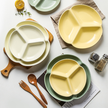 Nordic porcelán osztott tányér egy személyre, három rekesz, négyzet alakú, mikrohullámú sütőben használható