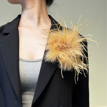 Kiegészítők: Tollból készült brooch, dekoratív esküvőkre, francia retró stílus, anyag: toll