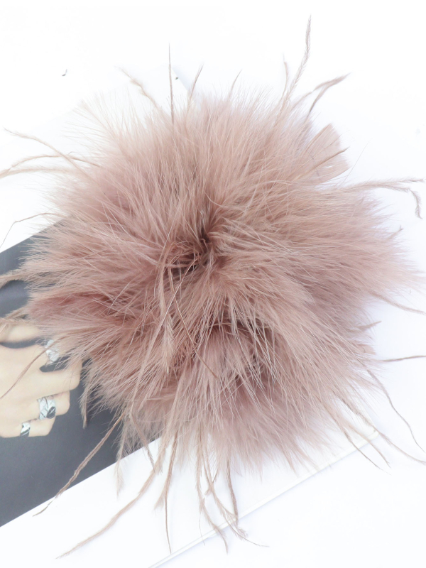 Kiegészítők: Tollból készült brooch, dekoratív esküvőkre, francia retró stílus, anyag: toll