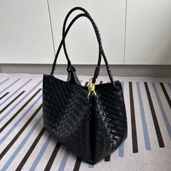 Válltáska, szövött dizájn, valódi bőr, másodlagos marhahús bőrdarab, vízszintes négyzet alak, mágneses csukás, belső cipzáros zseb