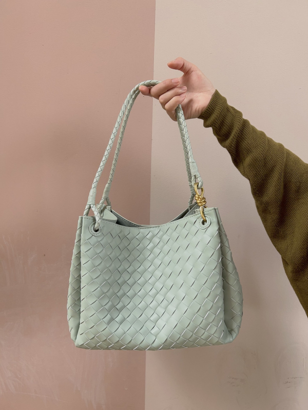 Válltáska, szövött dizájn, valódi bőr, másodlagos marhahús bőrdarab, vízszintes négyzet alak, mágneses csukás, belső cipzáros zseb