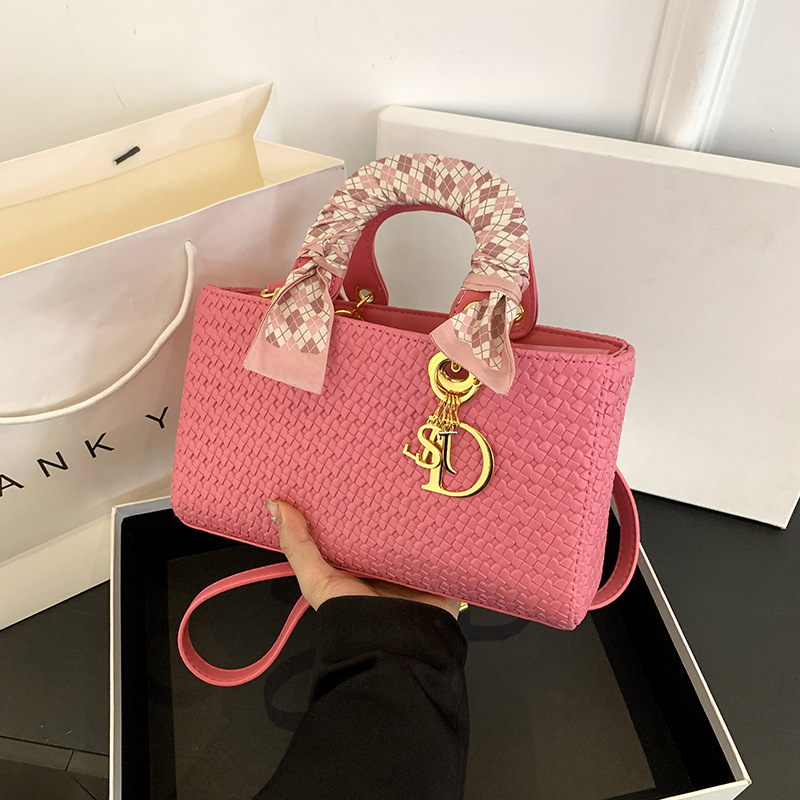 Ženska crossbody torbica s poklopcem, PU materijal, gradski minimalisticki stil, horizontalni kvadratni oblik, unutarnja pregrade: džep na zip, džep za telefon, dodatni zip džep, dvostruki remeni