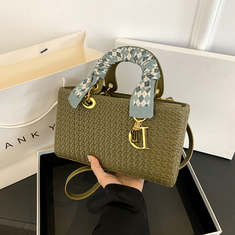 Ženska crossbody torbica s poklopcem, PU materijal, gradski minimalisticki stil, horizontalni kvadratni oblik, unutarnja pregrade: džep na zip, džep za telefon, dodatni zip džep, dvostruki remeni