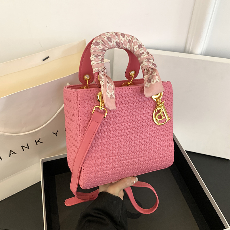 Ženska crossbody torbica s poklopcem, PU materijal, gradski minimalisticki stil, horizontalni kvadratni oblik, unutarnja pregrade: džep na zip, džep za telefon, dodatni zip džep, dvostruki remeni