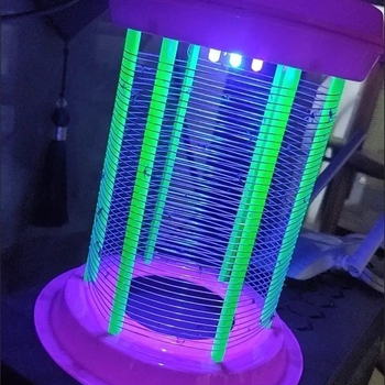 Nagy LED-es elektromos szúnyogirtó lámpa farmokhoz – 10 m²-es lefedettség, rovarirtás elektromos sokkoló módszerrel, növényvédő szer regisztrációja Wp20150209, 3C tanúsítvány 2025180706064907, beépített akkumulátor nélkül