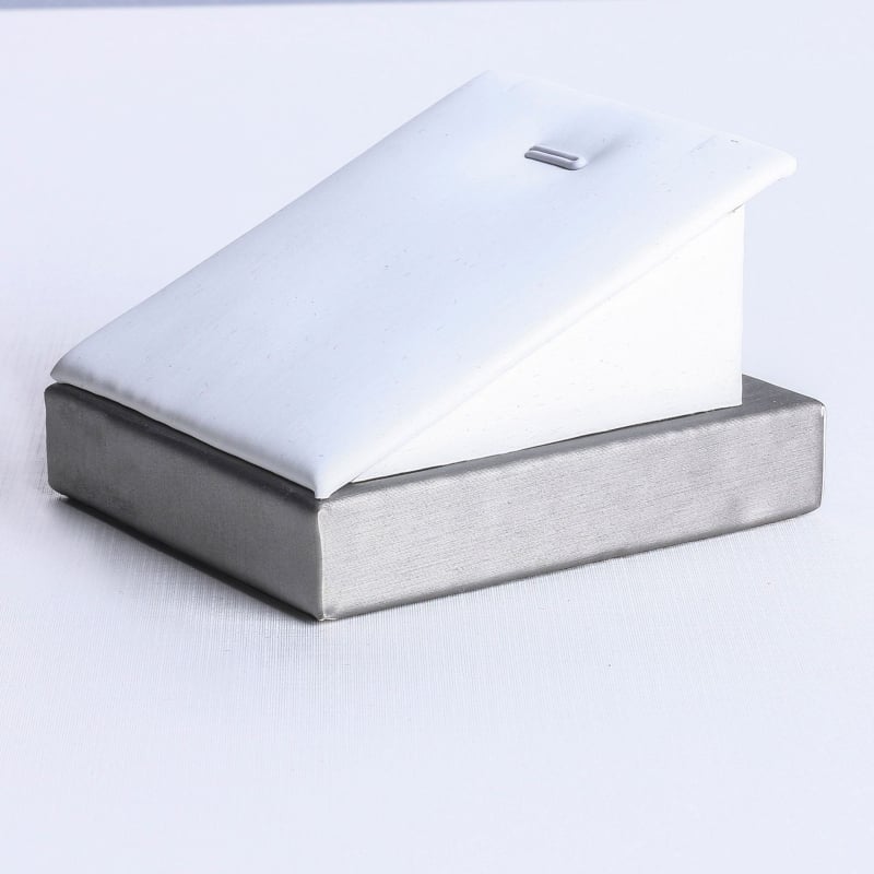 Suport de afișare bijuterii pentru lanțuri și pandante — corp din lemn, piele PU, stil de înaltă calitate, vara 2023