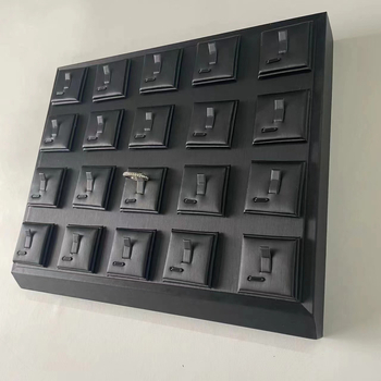 Raft pentru bijuterii – design simplu, stil artistic, un singur nivel