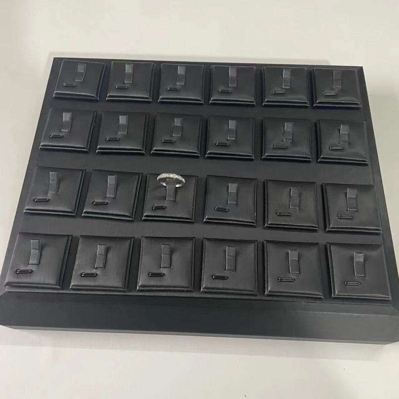 Raft pentru bijuterii – design simplu, stil artistic, un singur nivel