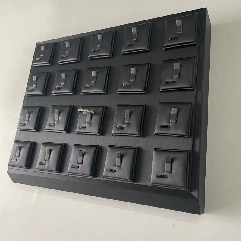 Raft pentru bijuterii – design simplu, stil artistic, un singur nivel