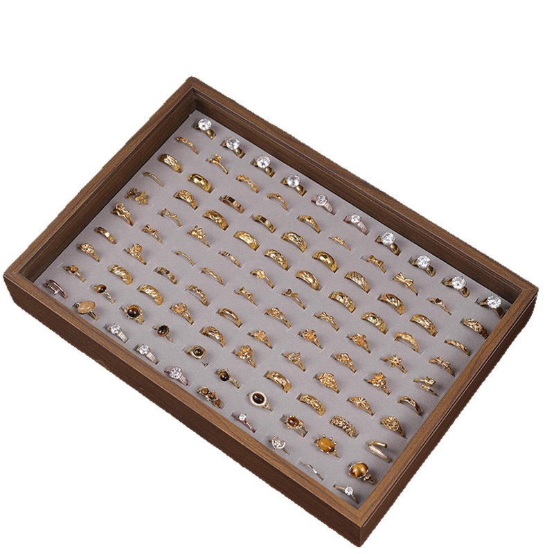 Fa gyűrűk kiállító doboz – 100 gyűrű kapacitás, téglalap alakú, diófurnér borítással, egy rétegű