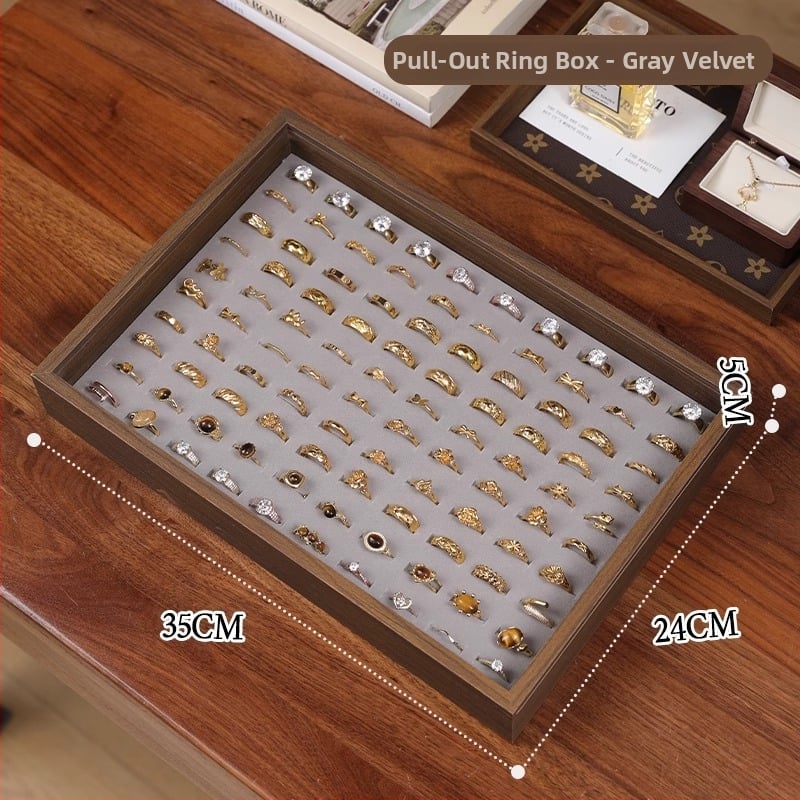 Fa gyűrűk kiállító doboz – 100 gyűrű kapacitás, téglalap alakú, diófurnér borítással, egy rétegű