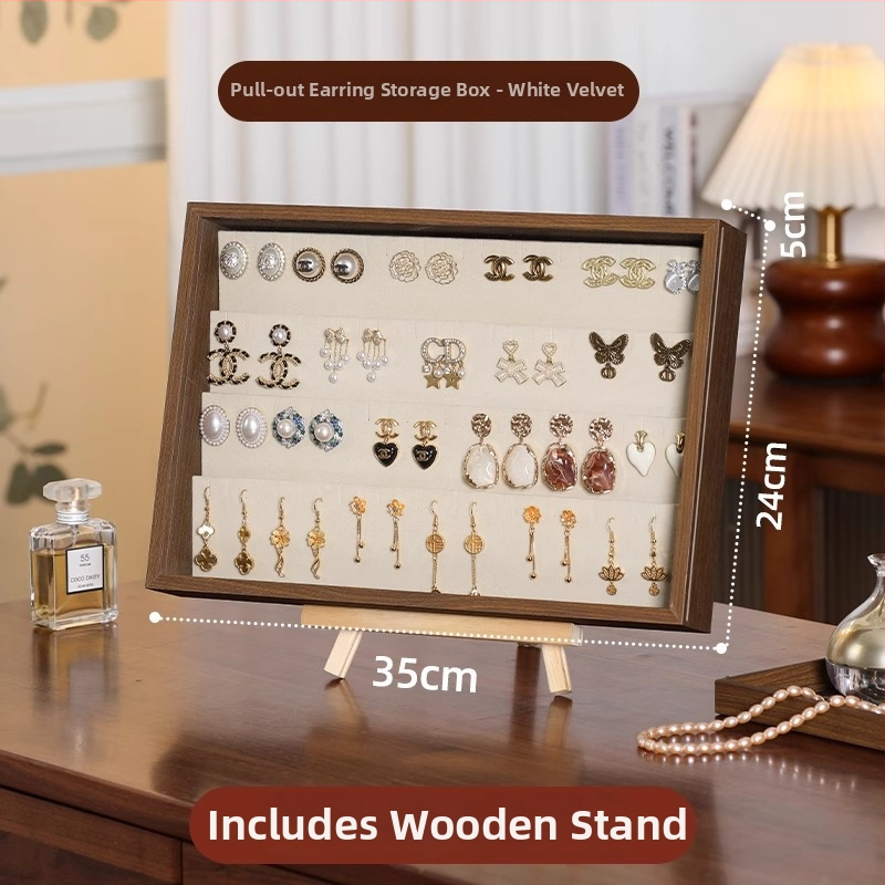 Fa gyűrűk kiállító doboz – 100 gyűrű kapacitás, téglalap alakú, diófurnér borítással, egy rétegű