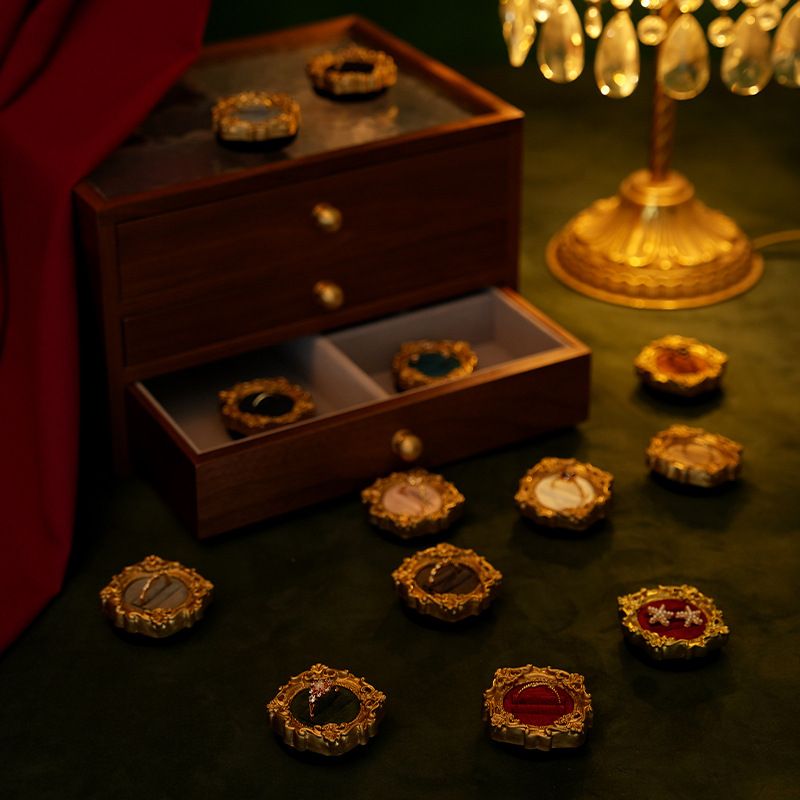 Suport de afișare pentru inele, stil nordic, din piele, dublu nivel, primăvara 2025.