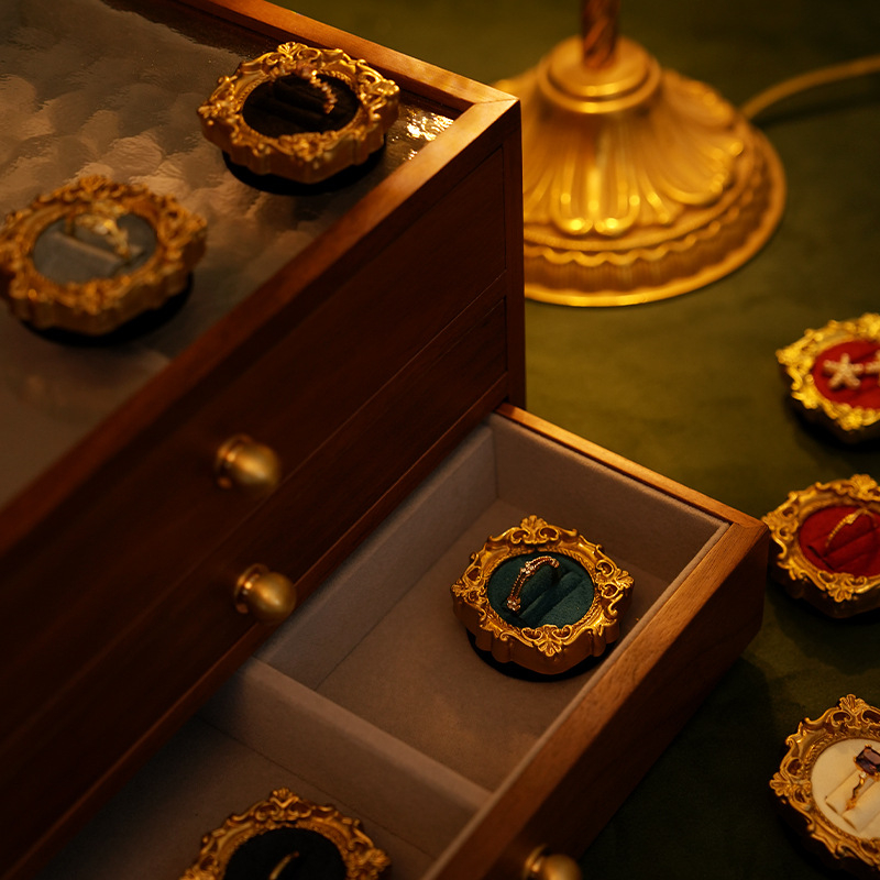 Suport de afișare pentru inele, stil nordic, din piele, dublu nivel, primăvara 2025.