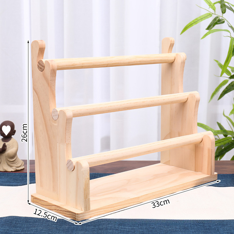 Suport de prezentare bijuterii cu cadru metalic pe bază din lemn solid, două niveluri, finisaj vopsit cu spray, stil artistic