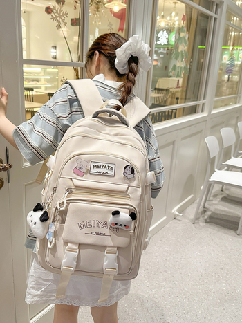 Nailona skolas mugursoma, ūdensnoturīga un izturīga pret nolietošanos, ar gaisa spilveniem siksnās, piemērota vidusskolai