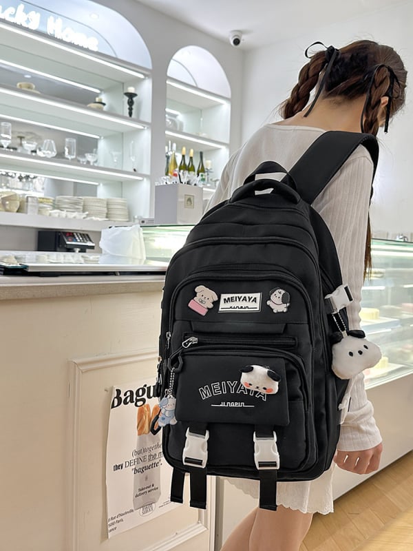 Nailona skolas mugursoma, ūdensnoturīga un izturīga pret nolietošanos, ar gaisa spilveniem siksnās, piemērota vidusskolai