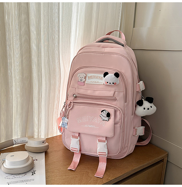 Nailona skolas mugursoma, ūdensnoturīga un izturīga pret nolietošanos, ar gaisa spilveniem siksnās, piemērota vidusskolai