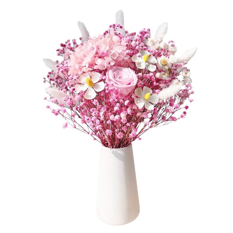 Festett szárított virágokból készült ágvesszőkből álló csokor otthoni dekorációhoz