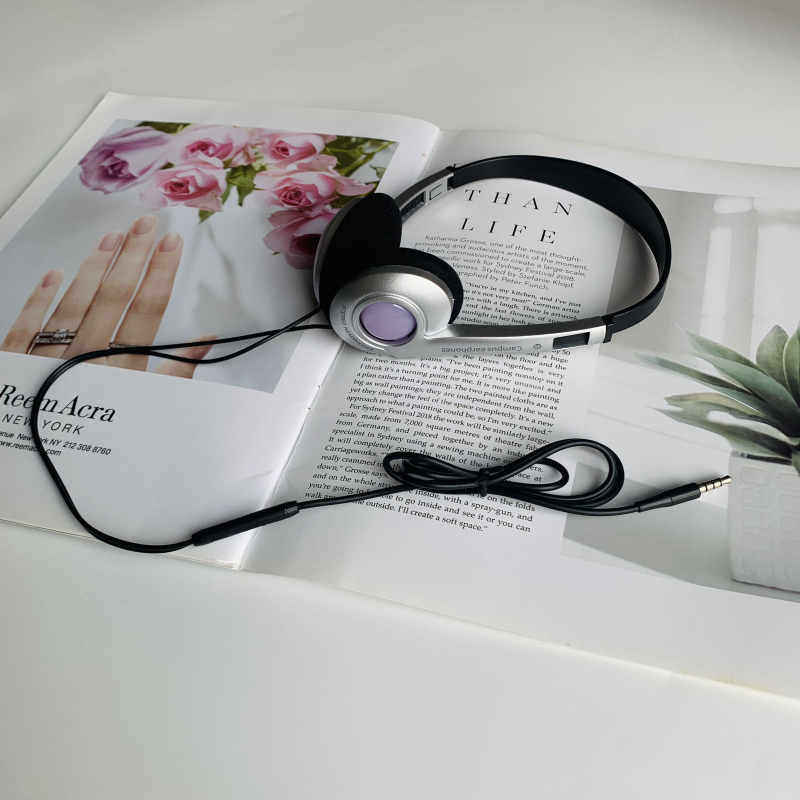 Vadu ausu uz galvu ar mikrofonu, 3.5 mm spraudnis, 1.2 m kabelis, frekvenču diapazons 20 Hz–20 kHz, svars 121 g