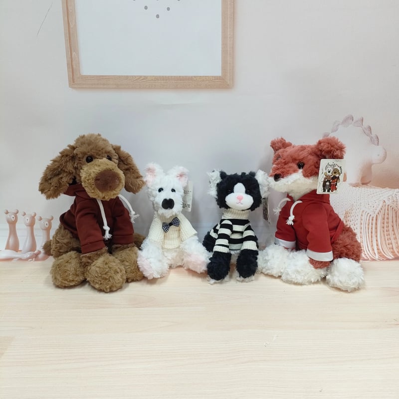 Kutya plüssjáték – lógó fülű, rövid plüss, PP pamut töltet, 7–14 éveseknek