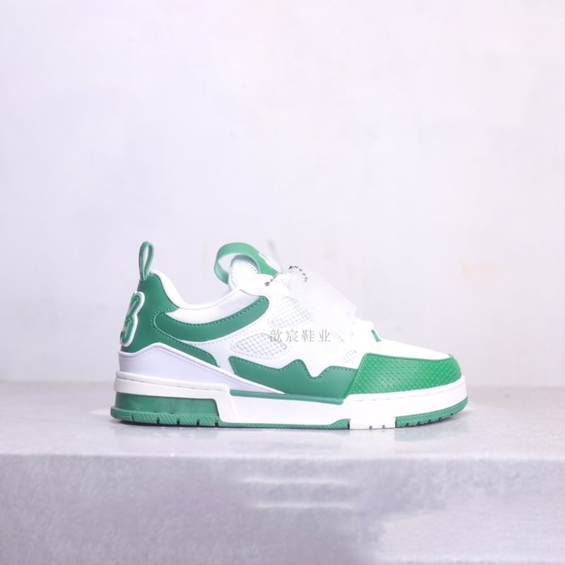 Kedai su apvalia nosimi, viršus iš natūralios odos, polka taškų raštas, žemas kulkšnies aukštis, gumos padas