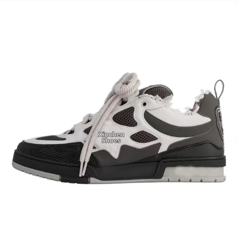 Kedai su apvalia nosimi, viršus iš natūralios odos, polka taškų raštas, žemas kulkšnies aukštis, gumos padas