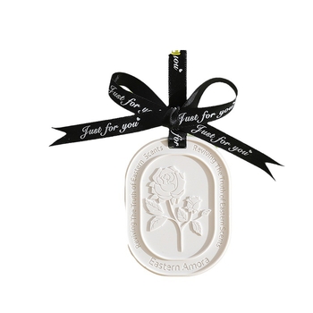 Автомобилна ароматизираща висулка от камък; функции: ароматизиране, премахване на миризми, интериорно оформление; стил: прост