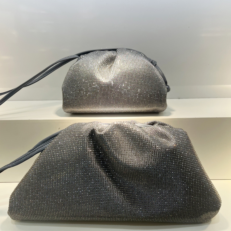 Crossbody torba s oblikom oblaka, platno, magnetsko zatvaranje, unutarnja pretinica za mobitel, s jednom naramenicom