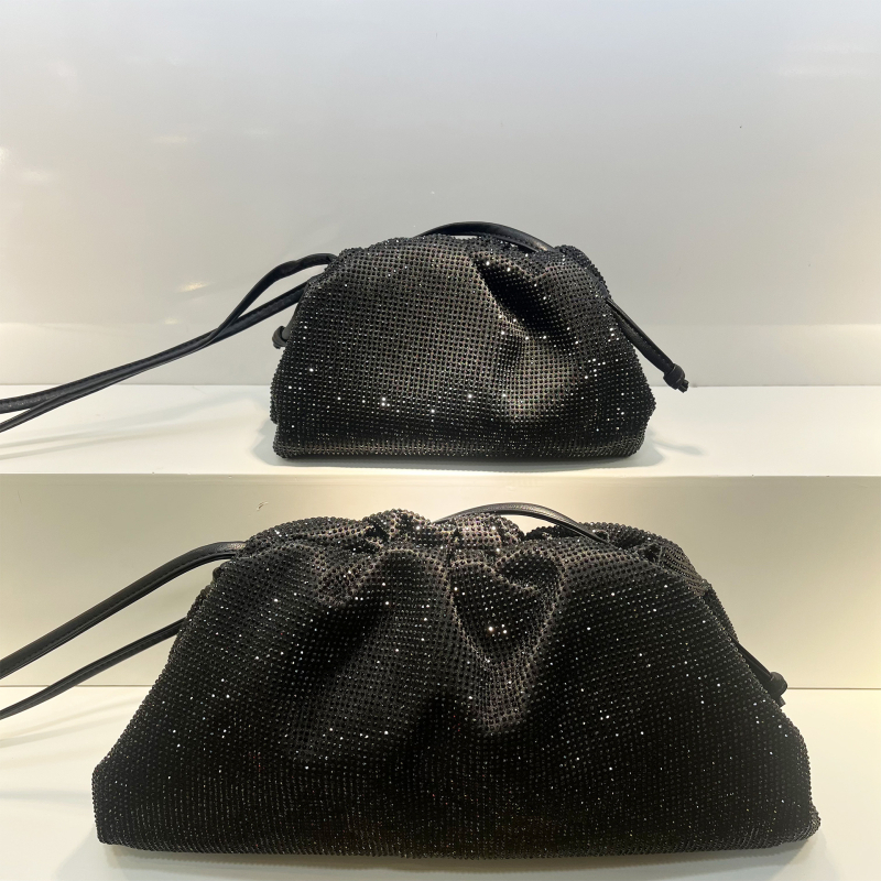 Crossbody torba s oblikom oblaka, platno, magnetsko zatvaranje, unutarnja pretinica za mobitel, s jednom naramenicom