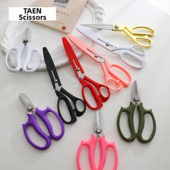 Gėlių žirklės – daugiafunkcinės žirklės gėlių įvyniojimui ir juostelių kirpimui; Prekės ženklas Tarn; Medžiaga: Kita; Nukrypimas: 1–2; Peržiūrėkite SKU