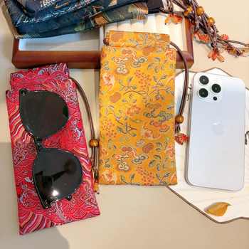 Crossbody mobiltelefon-táska irodalmi-nemzeti stílusban, selyem anyag, húzózárral záródó, poliészter bélés, nőknek