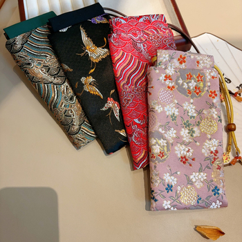 Crossbody mobiltelefon-táska irodalmi-nemzeti stílusban, selyem anyag, húzózárral záródó, poliészter bélés, nőknek