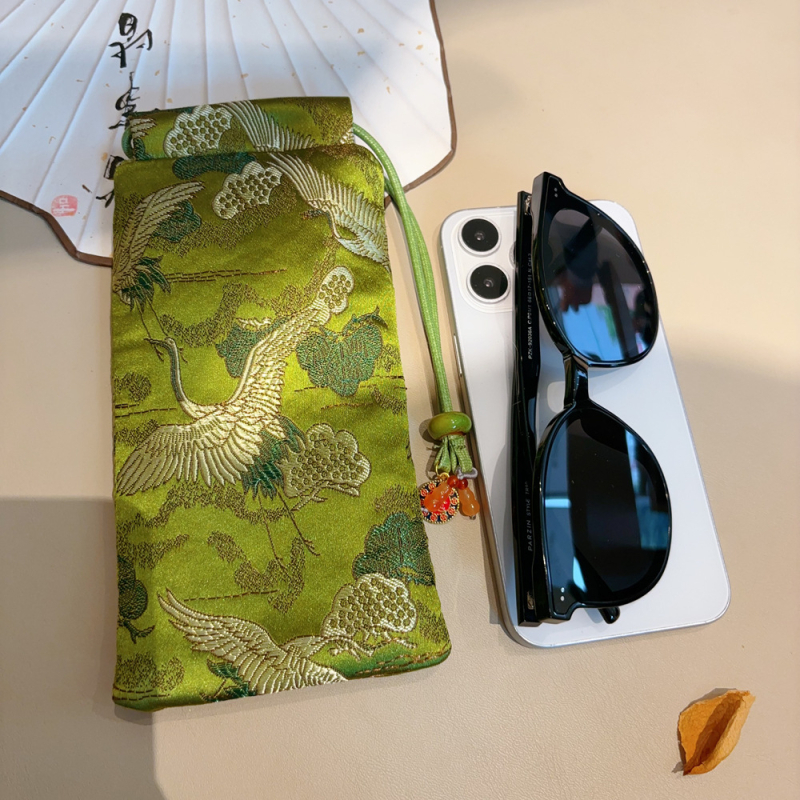 Crossbody mobiltelefon-táska irodalmi-nemzeti stílusban, selyem anyag, húzózárral záródó, poliészter bélés, nőknek