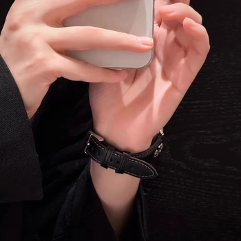 Curea Apple Watch S10/9/8 cu motiv cruce 3D retro, din piele ecologică, stil fashion