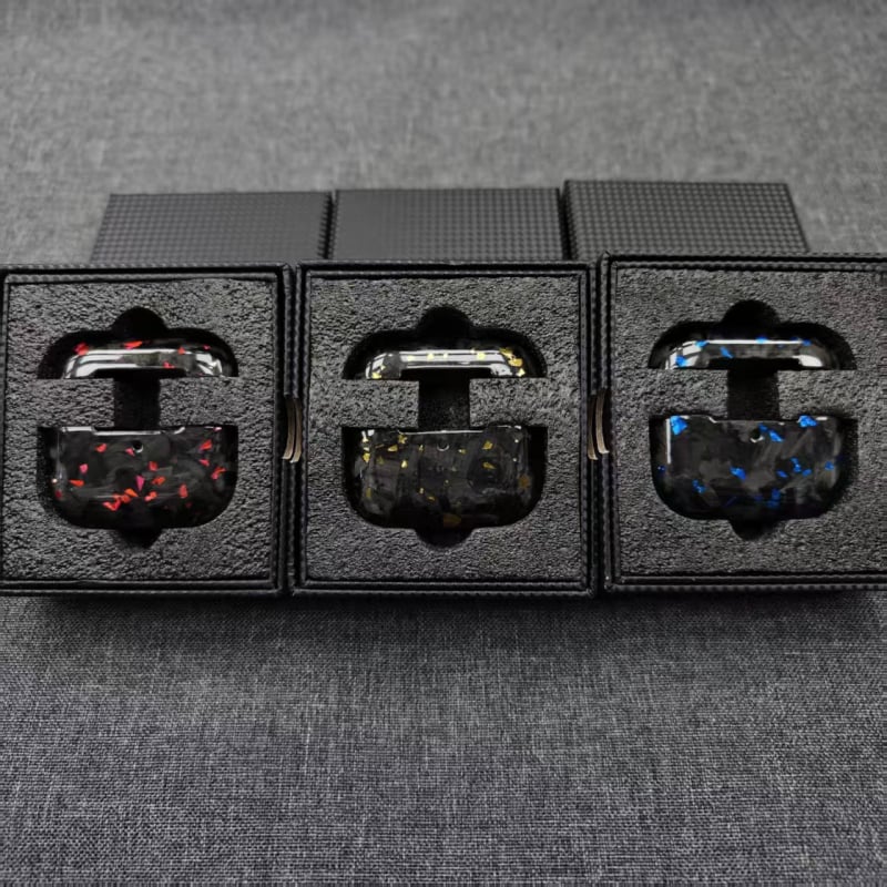 AirPods Pro 3 Кейс — Карбоново влакно, твърд корпус, печат с термопренос, съвместим с Apple