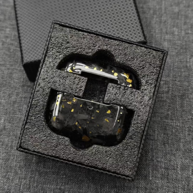 AirPods Pro 3 Кейс — Карбоново влакно, твърд корпус, печат с термопренос, съвместим с Apple