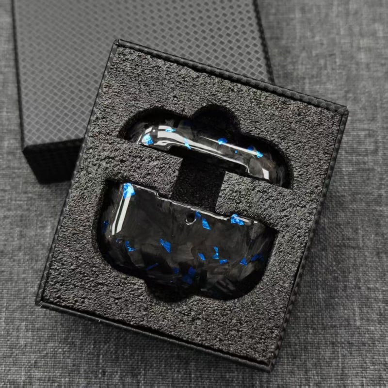 AirPods Pro 3 Кейс — Карбоново влакно, твърд корпус, печат с термопренос, съвместим с Apple