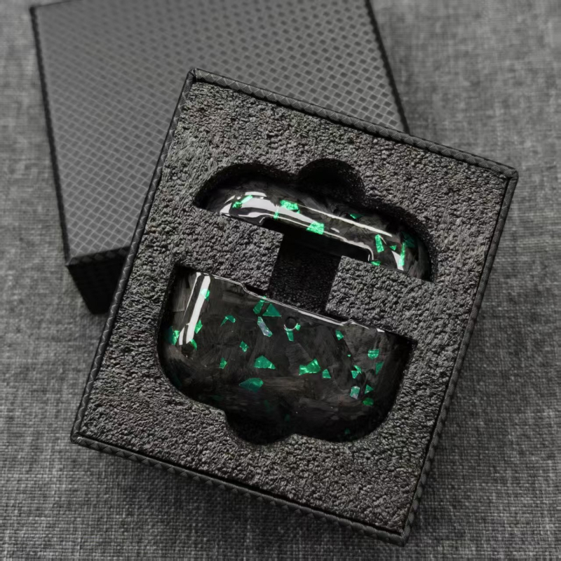 AirPods Pro 3 Кейс — Карбоново влакно, твърд корпус, печат с термопренос, съвместим с Apple