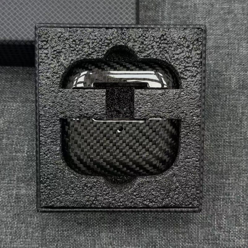 AirPods Pro 3 Кейс — Карбоново влакно, твърд корпус, печат с термопренос, съвместим с Apple