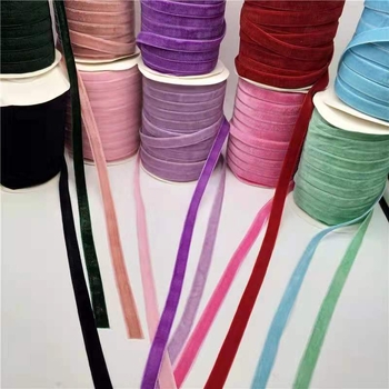 Bársonyszalag, egyoldalas, bolyhos felülettel, poliészter bársony